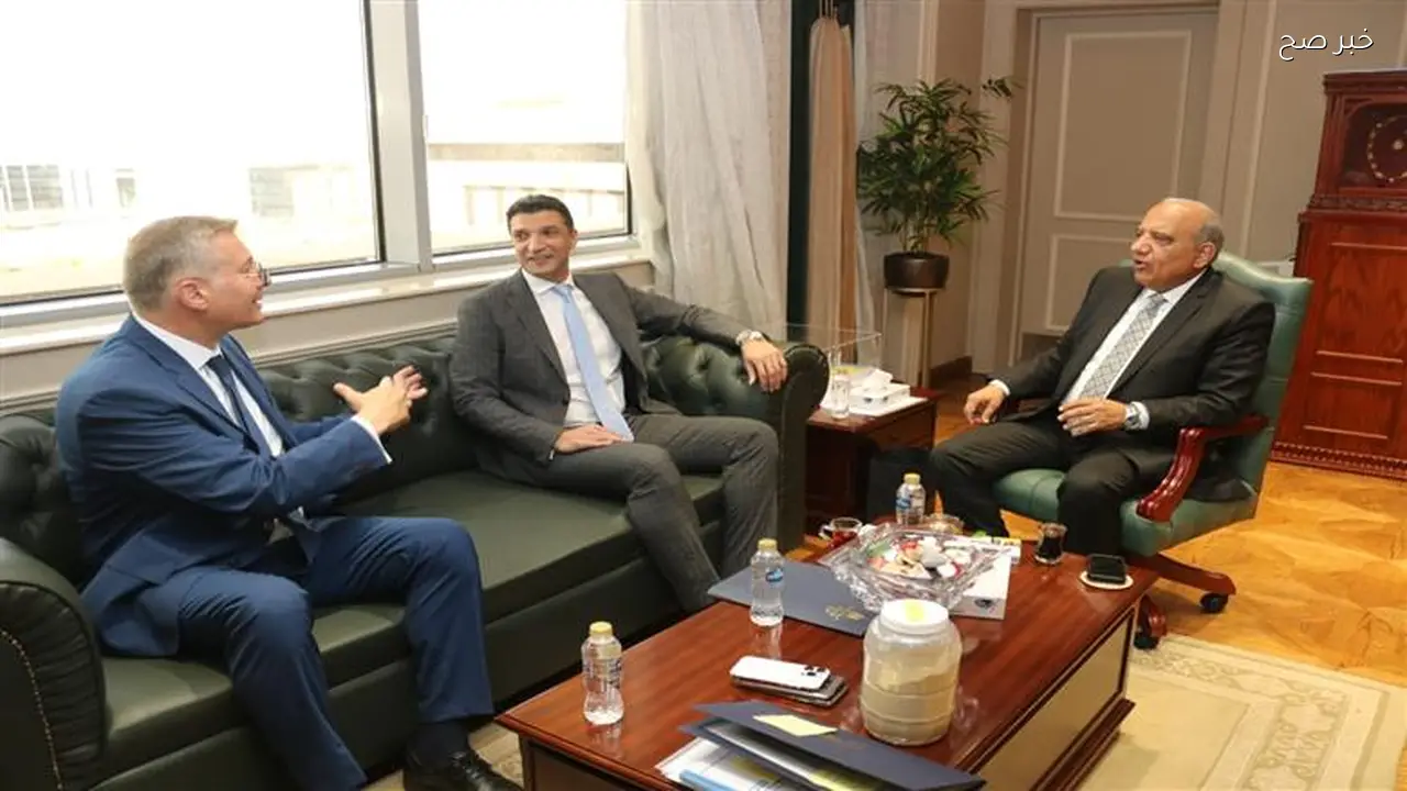 وزراء الكهرباء والبترول والصناعة يناقشون سبل توفير الطاقة للقطاع الصناعي