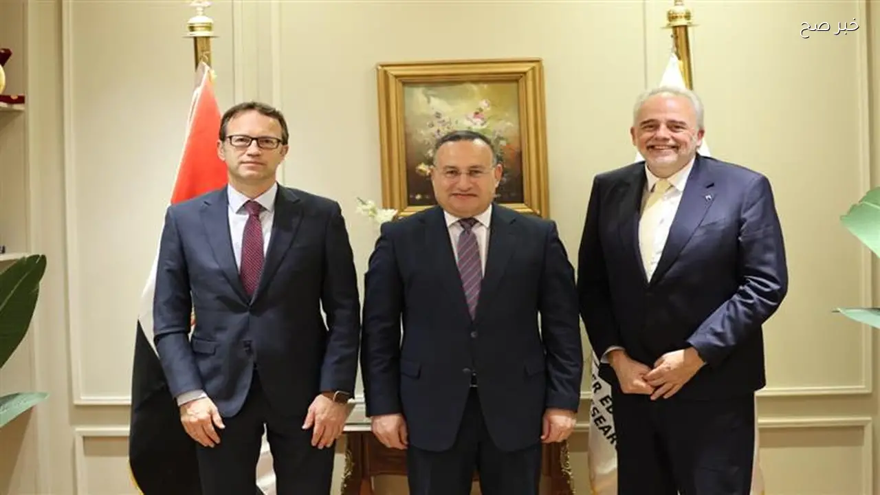 وزير التعليم العالي يناقش تعزيز التعاون مع سفير إسبانيا وجامعة برشلونة