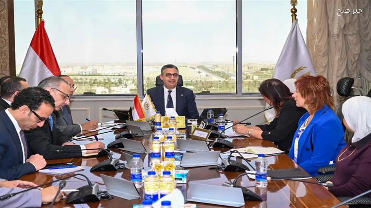 وزير التموين يناقش تعزيز الأمن الغذائي مع مسؤولي برنامج الأغذية العالمي