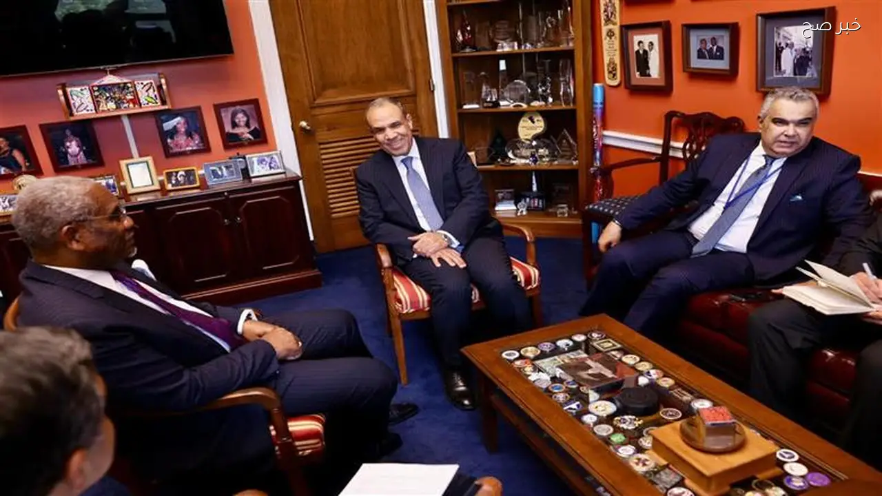 وزير الخارجية يلتقي زعيم الأقلية الديمقراطية في لجنة الشؤون الخارجية الأمريكية