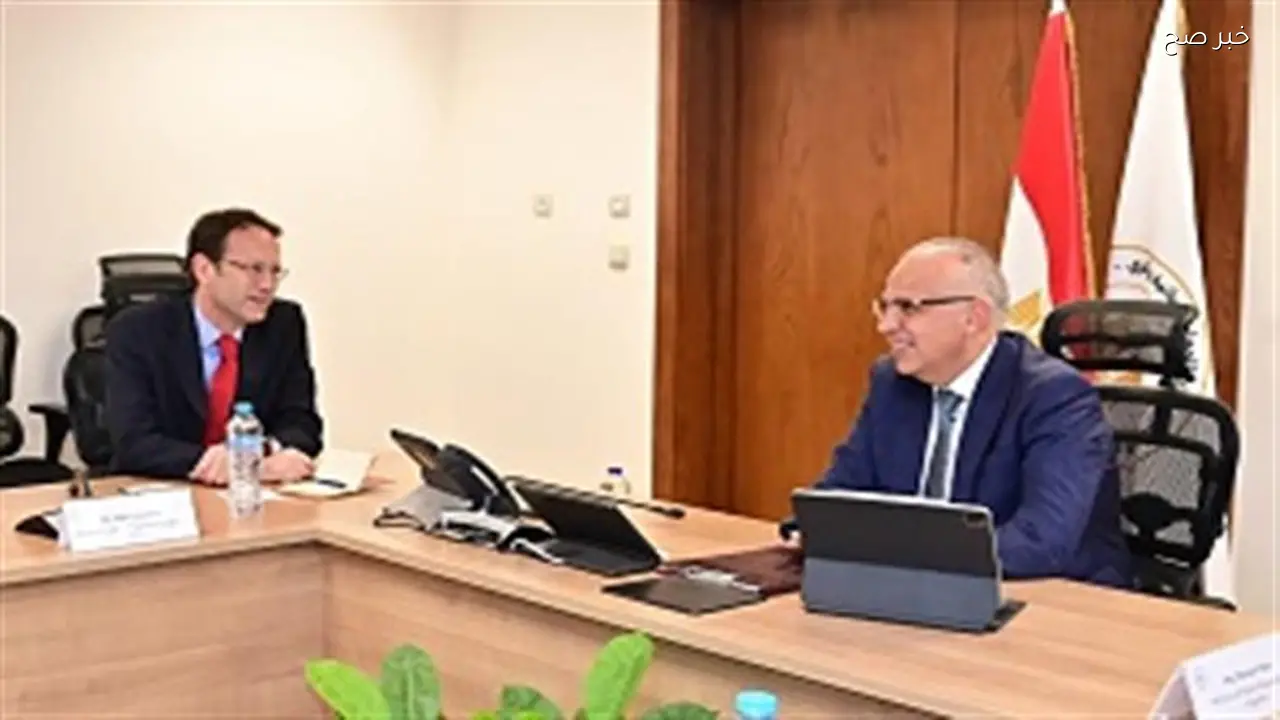 وزير الري يبحث تعزيز التعاون في إدارة الموارد المائية مع سفير إسبانيا