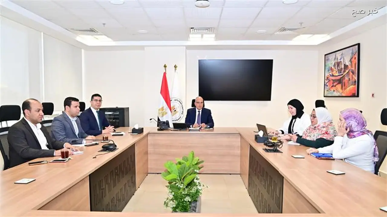 وزير الري يتفقد وحدة متابعة المشروعات الممولة دوليًا لتعزيز الكفاءة
