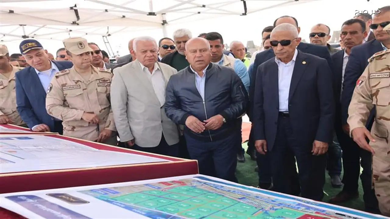 وزير النقل يزور مواقع العمل في مشروع تطوير ميناء العريش البحري
