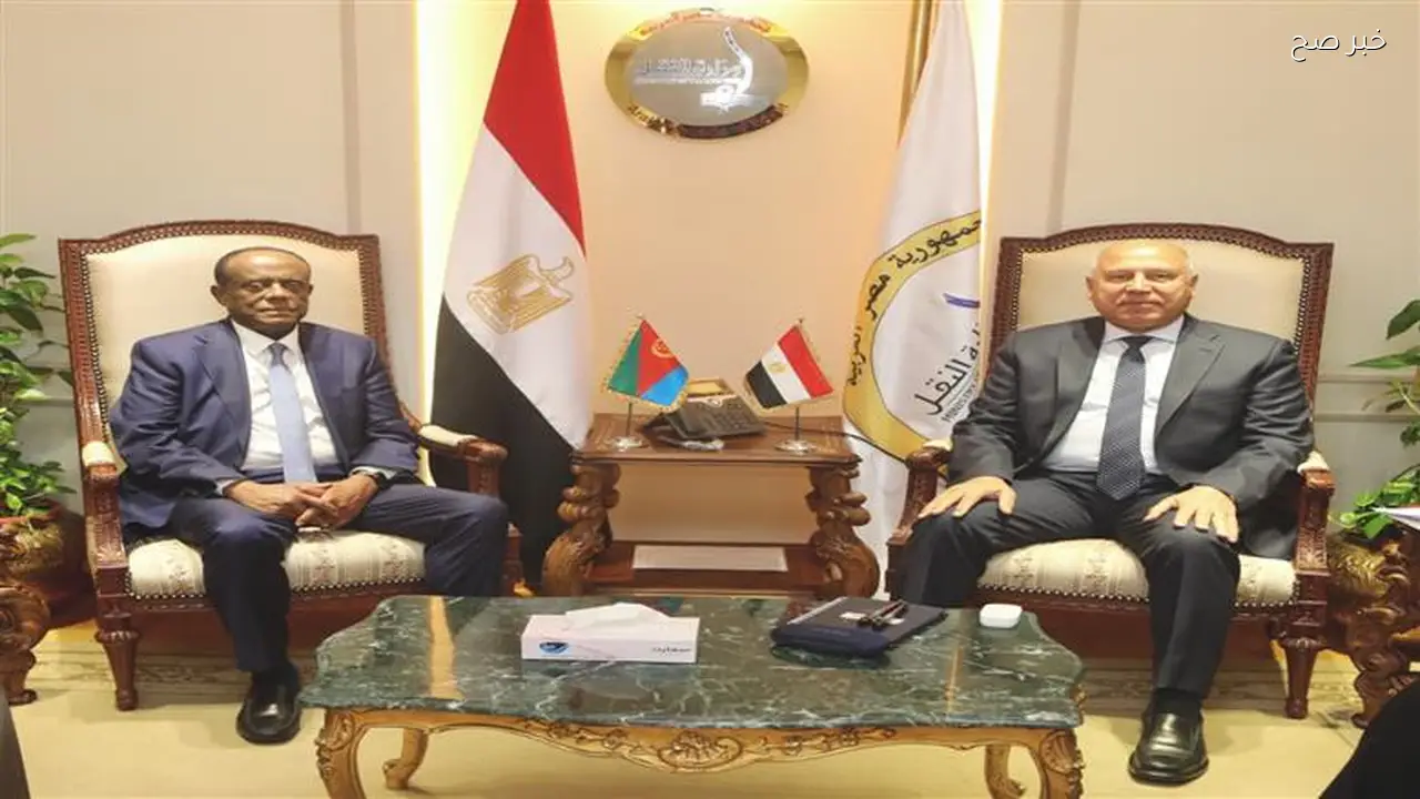 وزير النقل يلتقي مسؤولين إريتريين لتعزيز التعاون في البنية التحتية