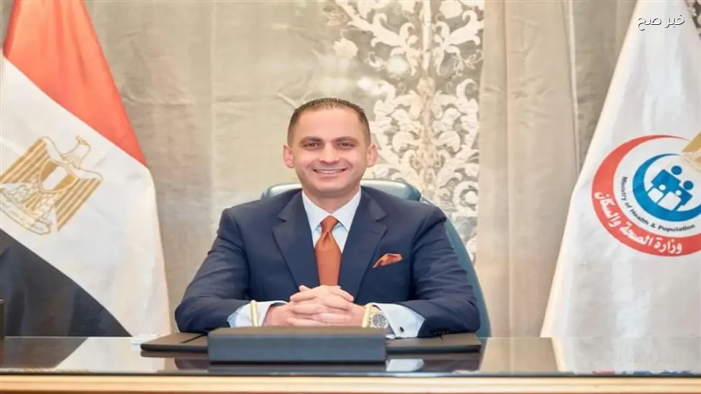 وزير الصحة يهنئ نائبه بفوزه بجائزة الطبيب العربي في الحوكمة الرشيدة
