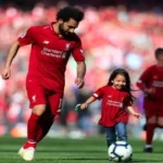 محمد صلاح يسترجع ذكرياته مع ابنته مكة في آنفيلد