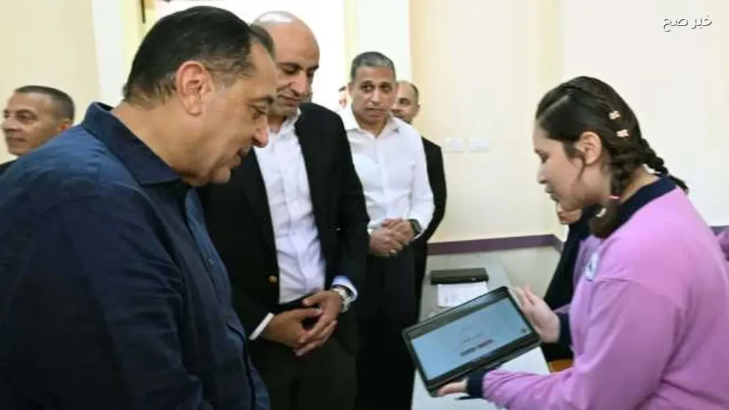 مدبولي يستمع لتجربة طالبة في تعلم البرمجة عبر منصة كيريو اليابانية