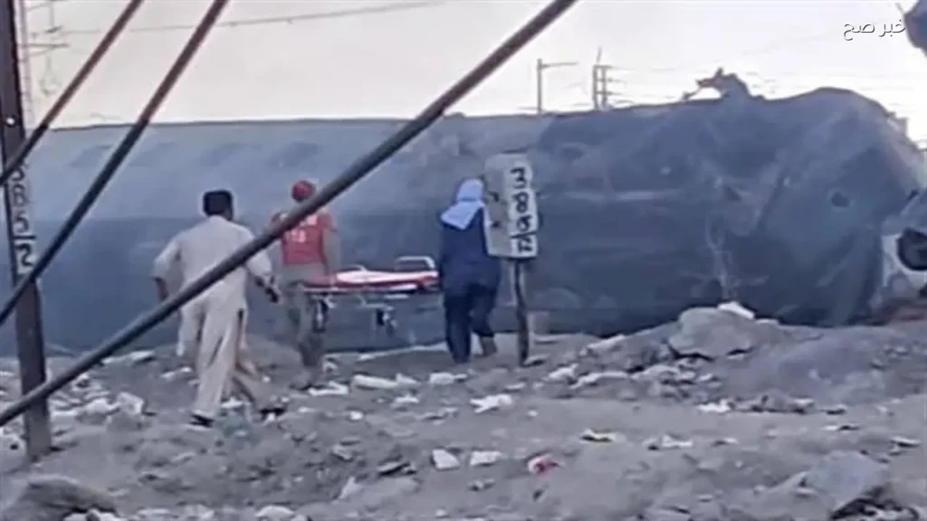 انفجار يستهدف قطارًا عسكريًا في بلوشستان يسفر عن 24 قتيلاً و82 مصابًا