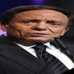 رامي إمام يوثق مسيرة والده عادل إمام ويبحث عن طريقة لتسجيل المذكرات