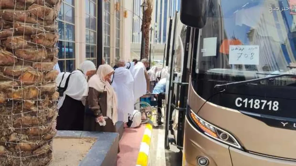 1200 حافلة تنقل 52% من الحجاج المصريين إلى عرفات