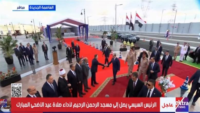 الرئيس السيسي داخل المسجد