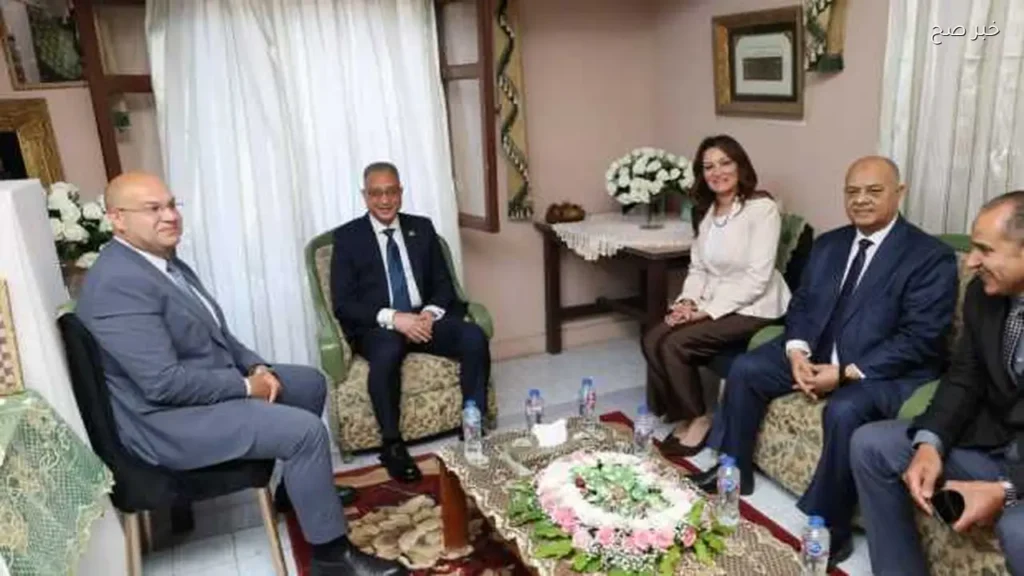 محافظ الجيزة يحتفل بعيد الأضحى مع فتيات مؤسسة الرعاية الاجتماعية