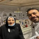 أحمد السعدني يؤدي مناسك الحج مع والدته لأول مرة