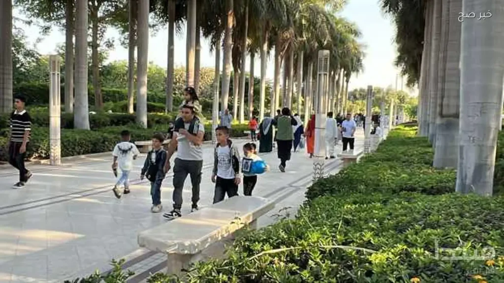أجواء العيد في حديقة الأزهر: أسر تتنزه وسط البهجة