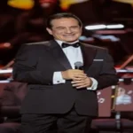 محمد ثروت يتلقى الرعاية الطبية بعد عملية استئصال المرارة
