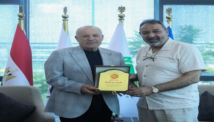 أبو ريدة يجتمع مع مجدي عبد الغني لتعزيز التعاون ودعم اللاعبين المحترفين أبو ريدة يجتمع مع مجدي عبد الغني لتعزيز التعاون ودعم اللاعبين المحترفين