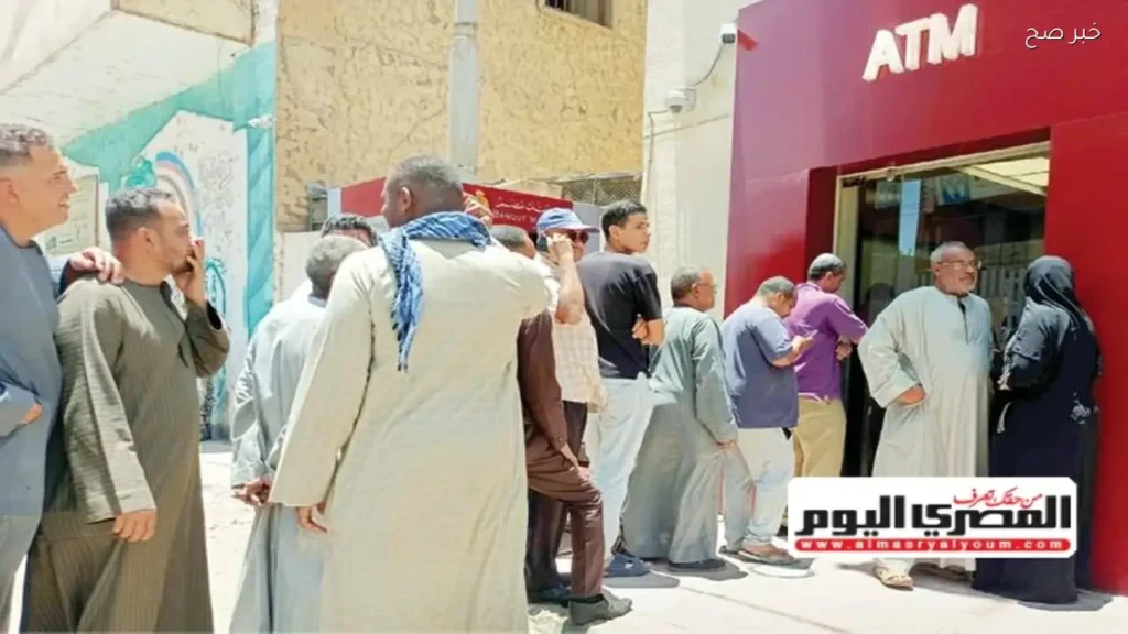 تزايد الزحام على ماكينات الصراف الآلي قبل عيد الأضحى