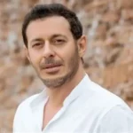 مصطفى شعبان مع والده في المستشفى وحنان شوقي تعاني من أزمة صحية