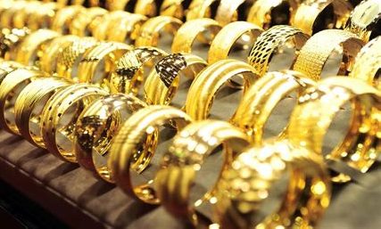 ارتفاع سعر الدولار في السعودية يثير قلق المستثمرين ويؤثر على الأسواق العالمية