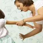 استشارية تحذر من تأثير الكلمات السلبية على نفسية الأطفال