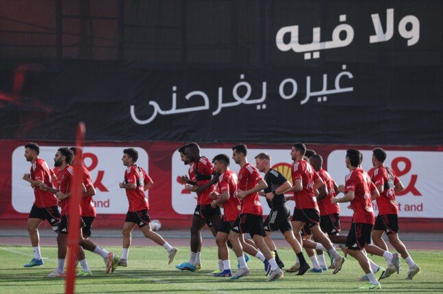 الأهلي يدخل معسكرًا مغلقًا استعدادًا لمواجهة الحسم أمام المصري البورسعيدي الأهلي يدخل معسكرًا مغلقًا استعدادًا لمواجهة الحسم أمام المصري البورسعيدي