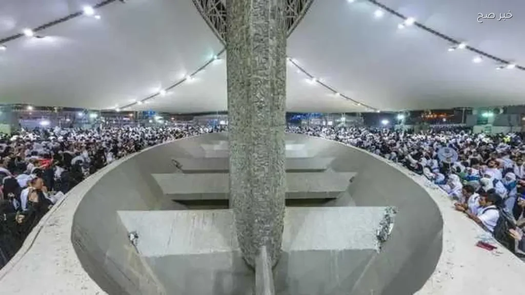 الحجاج يبدأون رمي الجمرات في أول أيام التشريق