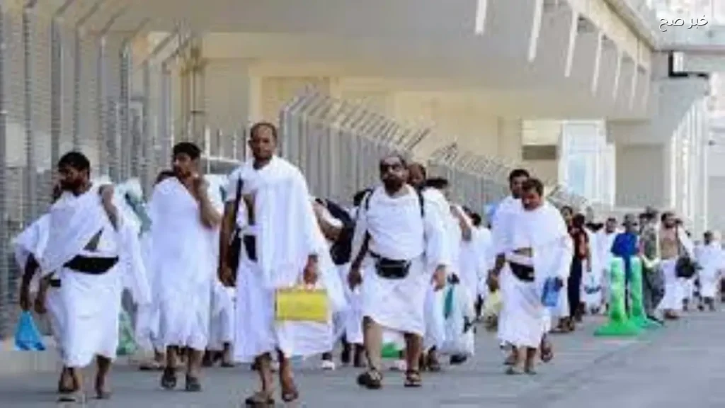 توافد الحجاج إلى مسجد نمرة لأداء صلاتي الظهر والعصر يوم عرفات