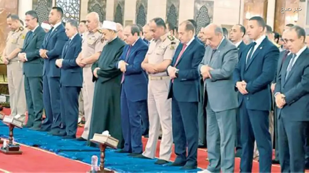 الرئيس السيسي يؤدي صلاة العيد ويشارك قادة الجيش الإفطار