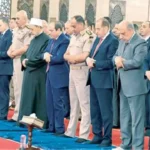 الرئيس السيسي يؤدي صلاة العيد ويشارك قادة الجيش الإفطار