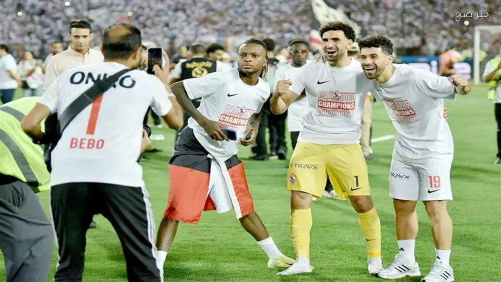 عبدالله السعيد يحتفل بلقب الدوري مع الزمالك في ليلة مميزة