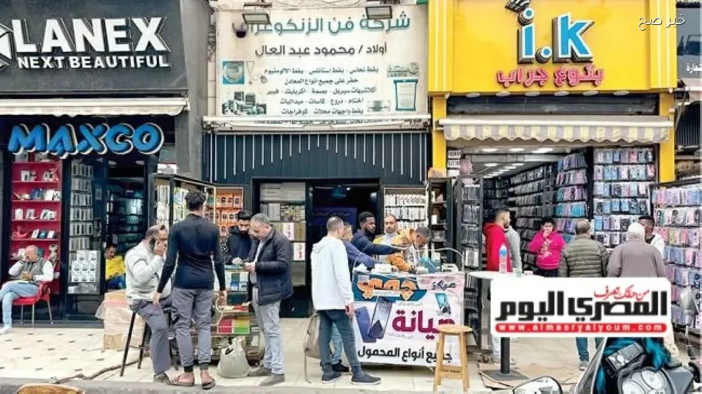تزايد الإقبال على الهواتف المستعملة وصيانة الأجهزة القديمة في السوق