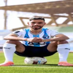 مجدي عبدالغني يكرم ناصر ماهر بعد فوزه بجائزة أفضل لاعب وسط في الدوري المصري