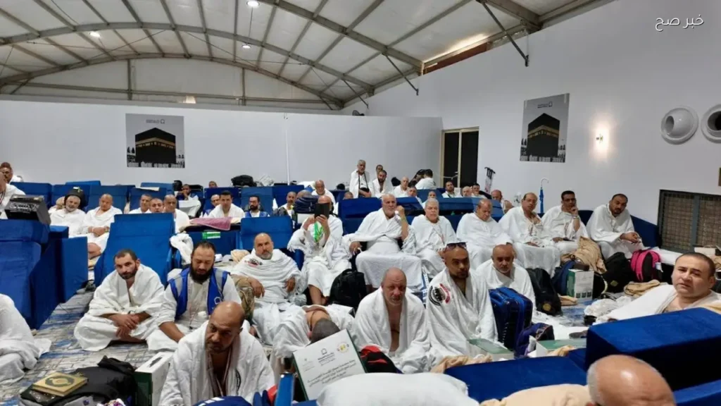 حجاج الجمعيات الأهلية يؤدون المناسك في عرفات وسط متابعة دقيقة