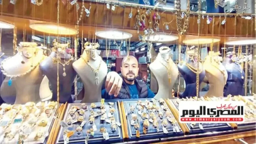 تذبذبات في أسعار الذهب مع خسائر 13% للعقود الفورية خلال 3 أشهر