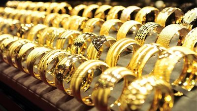 تراجع أسعار الذهب في مصر مع استقرار عيار 21