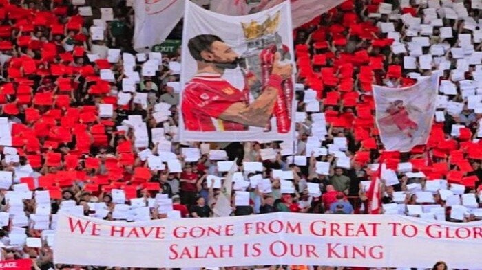 جماهير ليفربول تودع محمد صلاح بلافتة مؤثرة في <a href=