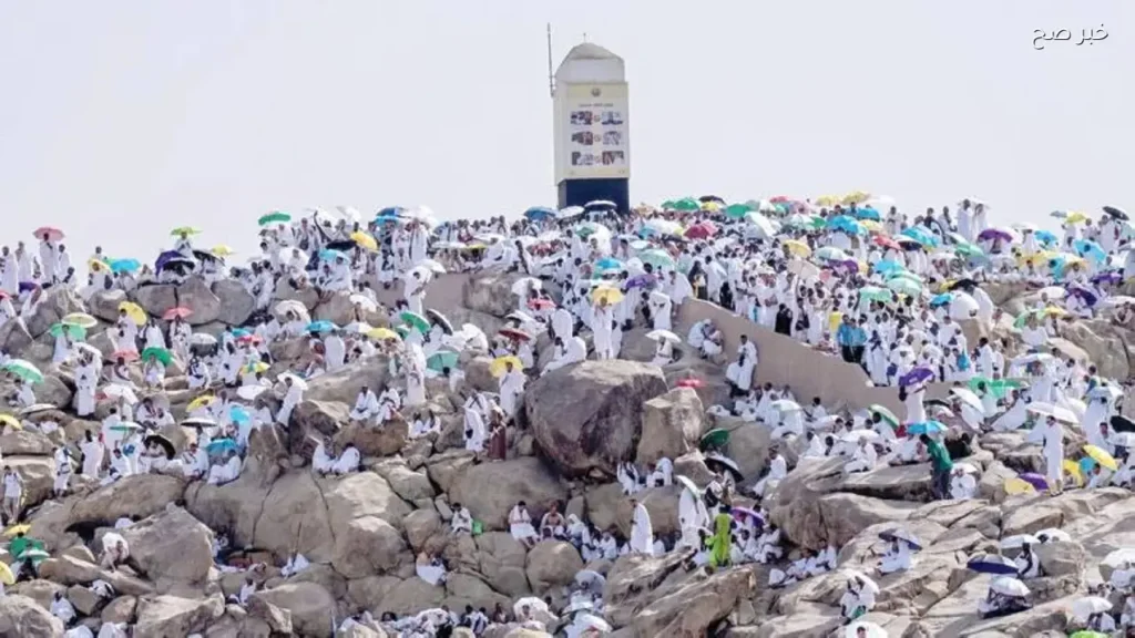 الحجاج يتوجهون إلى عرفات لأداء الركن الأعظم في الحج