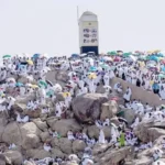 الحجاج يتوجهون إلى عرفات لأداء الركن الأعظم في الحج