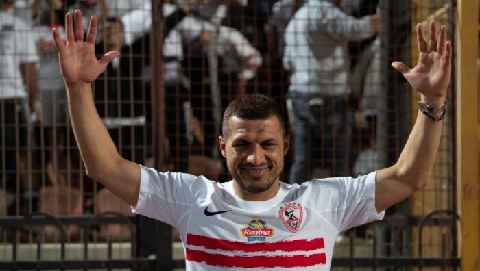 طارق حامد يؤازر الزمالك أمام سيراميكا كليوباترا في ليلة التتويج بلقب الدوري المصري طارق حامد يؤازر الزمالك أمام سيراميكا كليوباترا في ليلة التتويج بلقب الدوري المصري