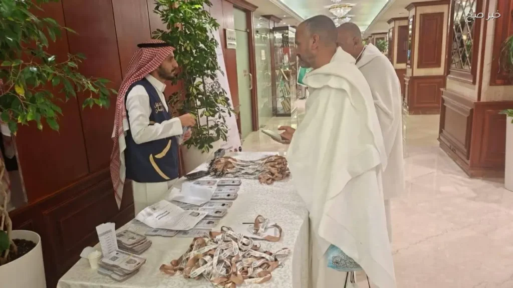 لجان متابعة حقائب حجاج السياحة المصرية في مكة والمدينة