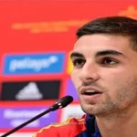 برشلونة يخطط لتجديد عقد فيران توريس مع تخفيض راتبه
