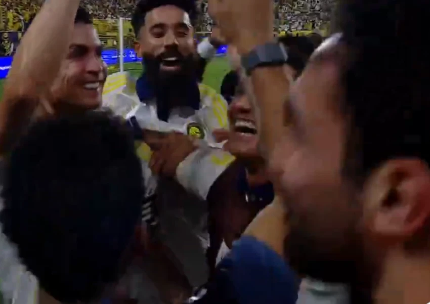 متابعة تتويج النصر بدوري روشن عبر تردد قناة ثمانية Screenshot of the match celebration