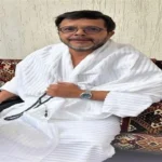 محمد هنيدي يرتدي ملابس الإحرام لأداء فريضة الحج