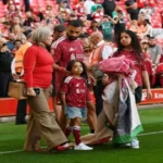 جماهير ليفربول تحتفل بوداع محمد صلاح في ليلة تاريخية