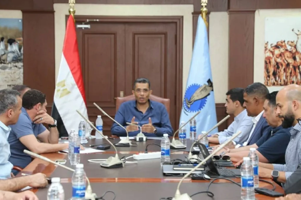 محافظ البحر الأحمر يبحث إغلاق الأنشطة البحرية خلال سوء الأحوال الجوية
