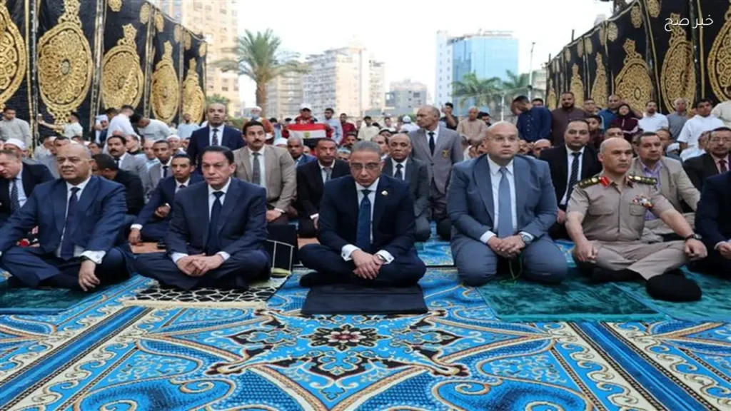 تهنئة محافظ الجيزة للمواطنين بعد صلاة عيد الأضحى في مسجد مصطفى محمود