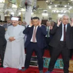 محافظ القليوبية يؤدي صلاة عيد الأضحى بمسجد ناصر في بنها وسط حشود المواطنين