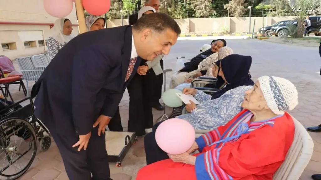محافظ القليوبية يشارك نزلاء دار المسنين احتفالات عيد الأضحى