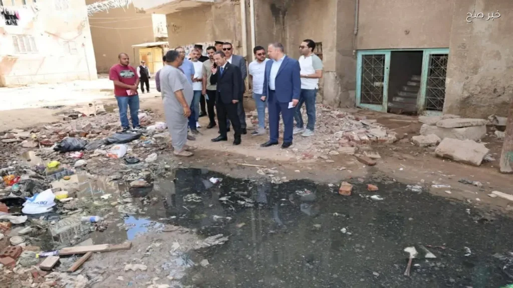محافظ المنوفية يتفقد منوف ويأمر بتغيير مواسير الصرف الصحي