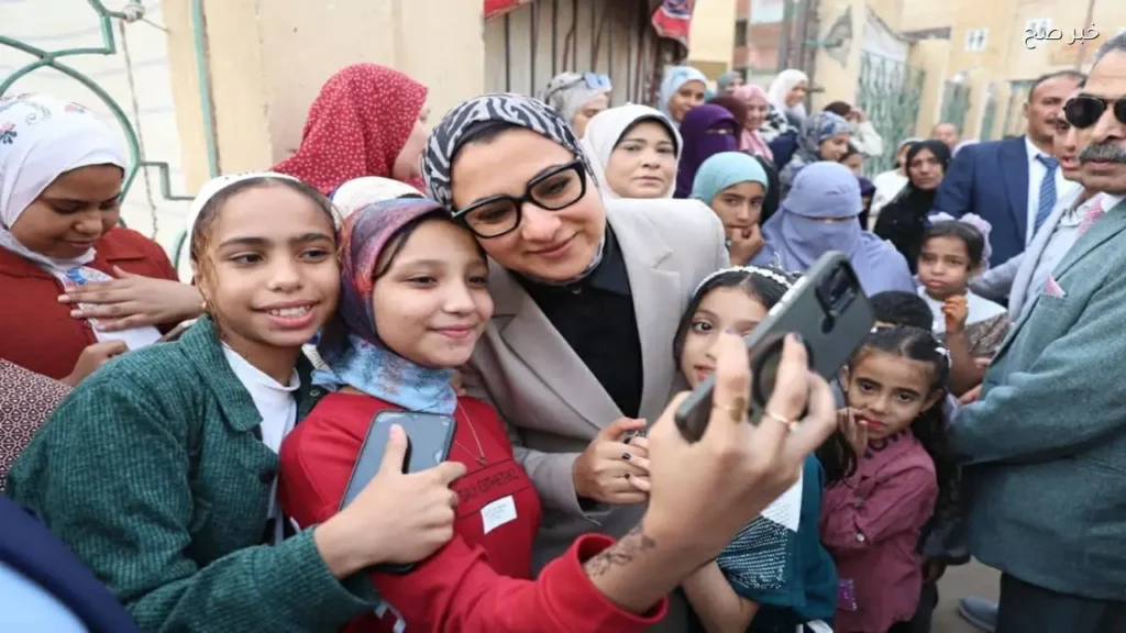 محافظ الوادي الجديد تحتفل بعيد الأضحى مع المواطنين والأطفال